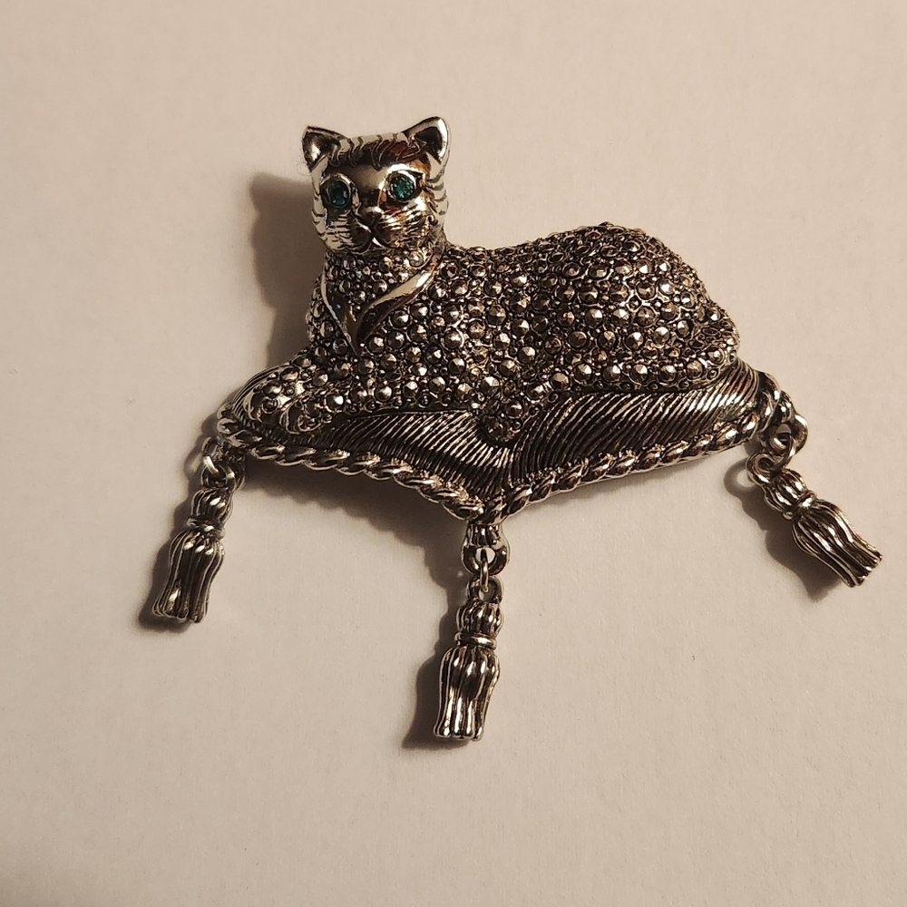Vintage Avon Cat Brooch Pin